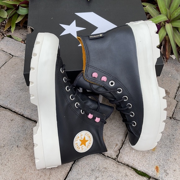 CONVERSE CTAS LUGGED WINTER HI WMNS - Picture 2 of 16